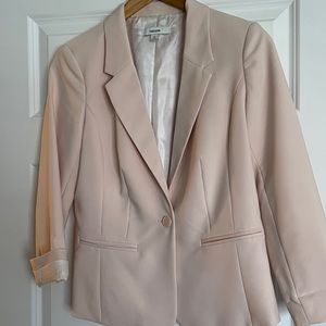 Pretty in pink 🌸Petal-colored. stylish blazer.